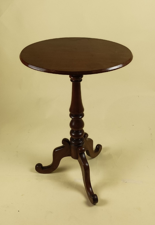 Oval Occasional  table (3).jpg